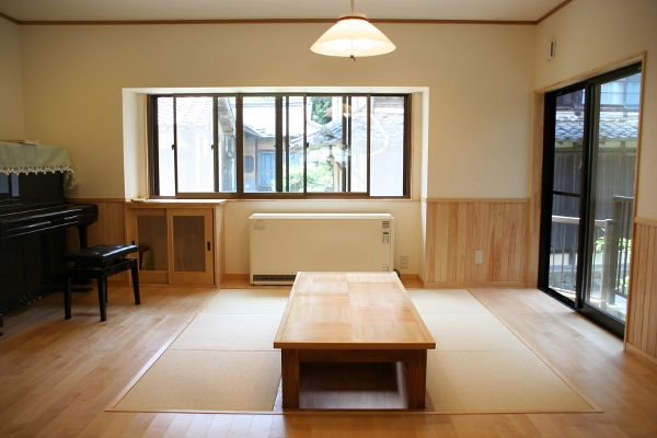 居間(リフォーム後)
